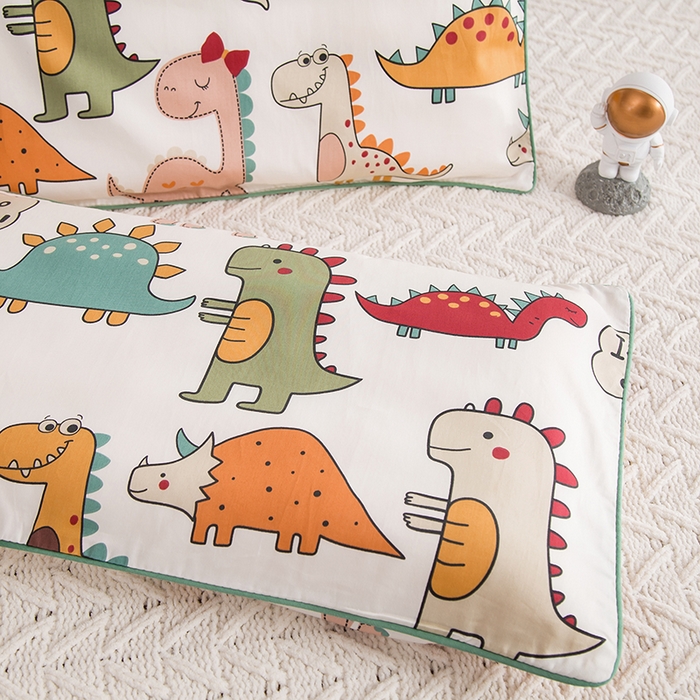 91家纺网 家纺一手货源 找家纺 2024新款A类60支印花儿童枕头套 恐龙派对