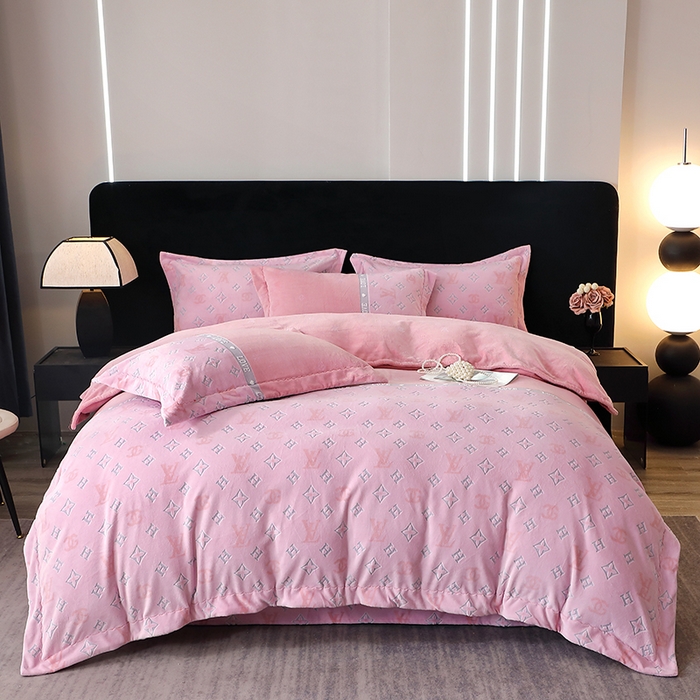 91家纺网 家纺一手货源 找家纺 席之家 2024新款A类平雕印花全消光260克雅丝绒四件套 胭脂粉