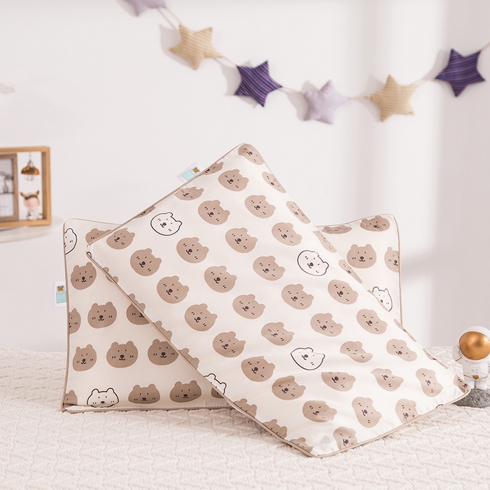 91家纺网 家纺一手货源 找家纺 2024新款A类60支印花儿童枕头套 小熊欢乐谷