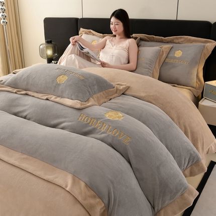 湘雪家居  2025新款高克重纯色刺绣宽边款牛奶绒四件套 花韵-高级灰