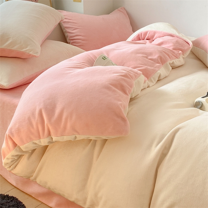 91家纺网 家纺一手货源 找家纺 857家居 2024新款A类牛奶绒纯色双拼四件套 奶昔粉