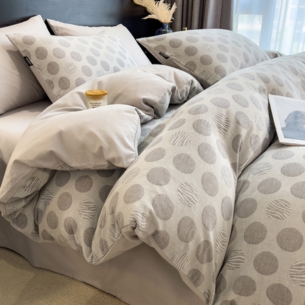 91家纺网 家纺一手货源 找家纺 席世家 2024新款三层纱磨毛四件套 波点-灰