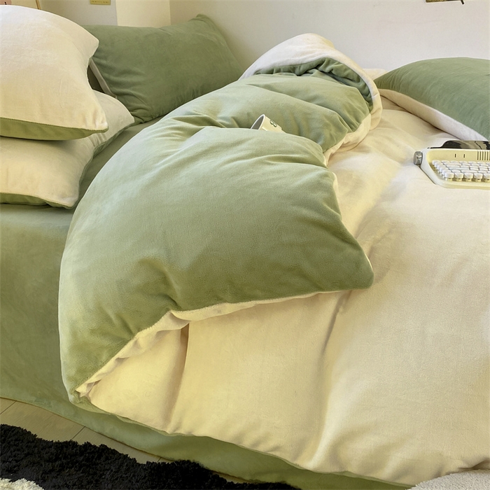 91家纺网 家纺一手货源 找家纺 857家居 2024新款A类牛奶绒纯色双拼四件套 奶昔绿