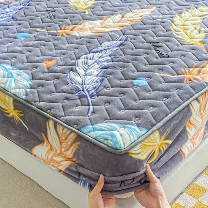 91家纺网 家纺一手货源 找家纺 卡伦家纺 2025新款A类牛奶绒大豆纤维抗菌夹棉床笠 轻羽飞扬