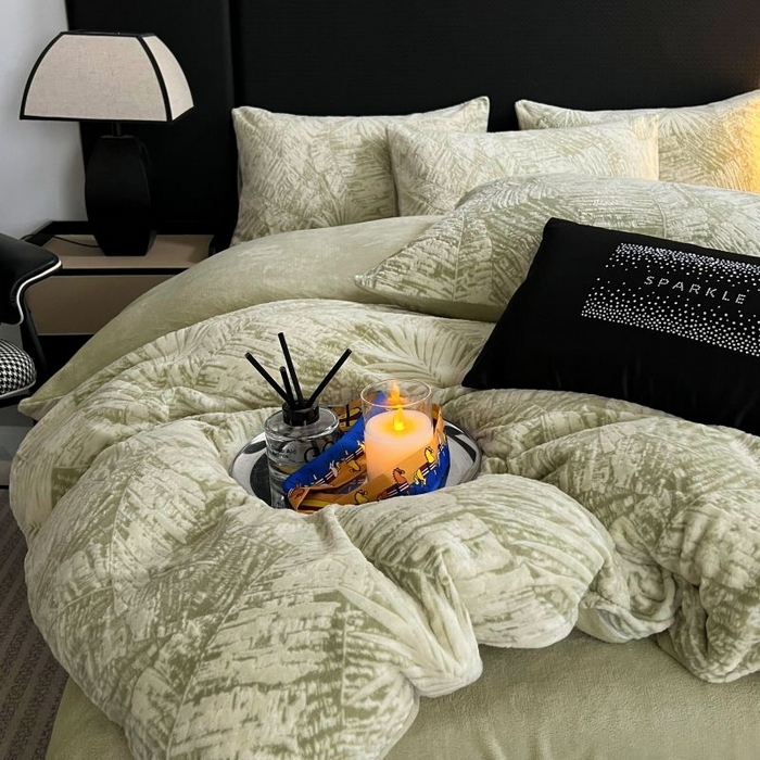 91家纺网 家纺一手货源 找家纺 HL原创 2024新款轻奢风雕花牛奶绒四件套 秘境-绿