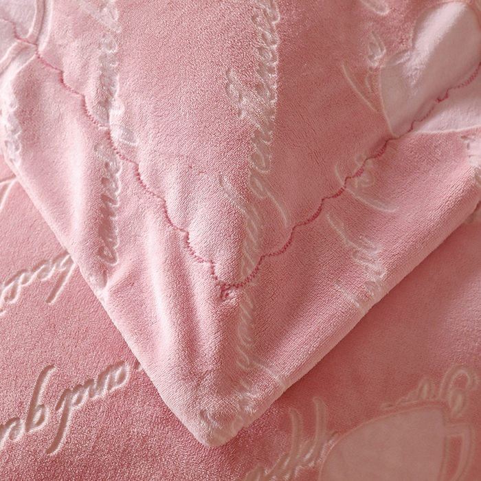 91家纺网 家纺一手货源 找家纺 席之家 2024新款A类平雕印花全消光260克雅丝绒四件套米奇粉