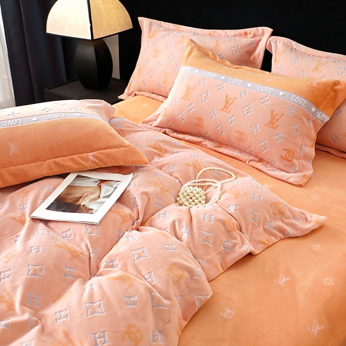 91家纺网 家纺一手货源 找家纺 席之家 2024新款A类平雕印花全消光260克雅丝绒四件套 橘黄色