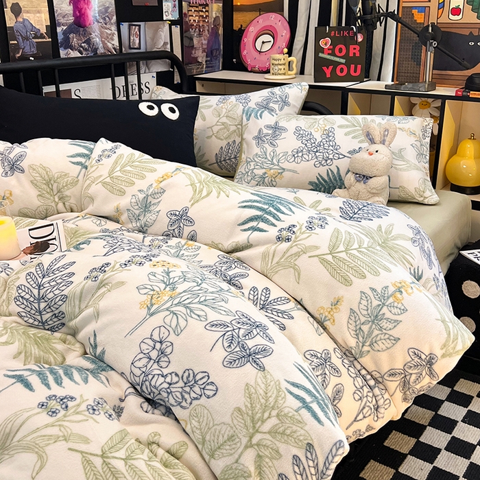 91家纺网 家纺一手货源 找家纺 HL原创 2024新款黑色场景印花牛奶绒四件套 森林奇缘