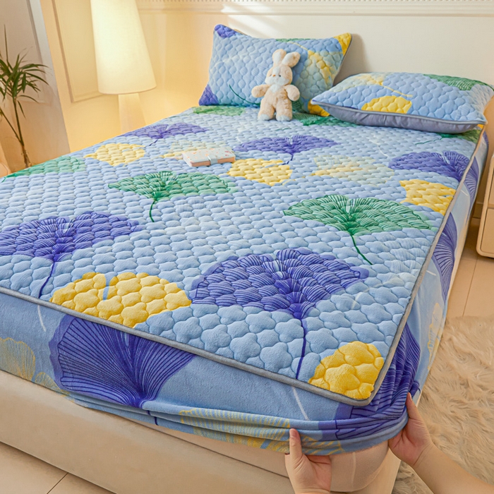 91家纺网 家纺一手货源 找家纺 卡伦家纺 2025新款A类牛奶绒大豆纤维抗菌夹棉床笠 金叶飘香