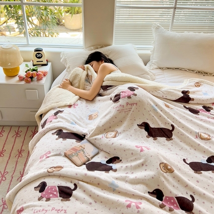 鑫喜莱家纺 2024新款牛奶绒羊羔绒盖毯毛毯毯子午睡毯 调皮狗