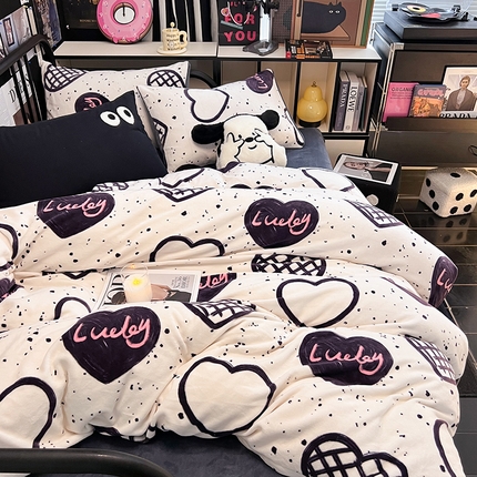 HL原创 2024新款黑色场景印花牛奶绒四件套 音乐之心
