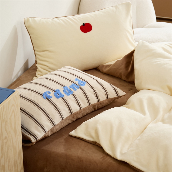 91家纺网 家纺一手货源 找家纺 呗旺鹿 2024新款高克重小清新拼接款毛巾绣牛奶绒四件套原创 苹果小狗