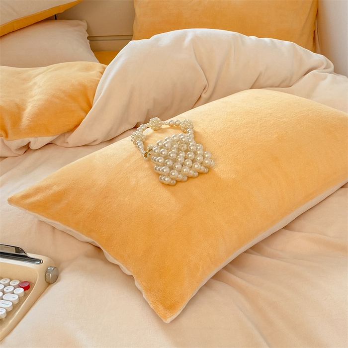 91家纺网 家纺一手货源 找家纺 857家居 2024新款A类牛奶绒纯色双拼四件套 奶昔黄