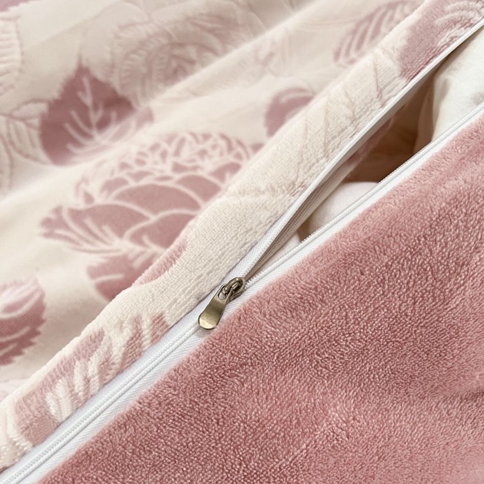 91家纺网 家纺一手货源 找家纺 HL原创 2024新款轻奢风雕花牛奶绒四件套 玫瑰庄园-粉