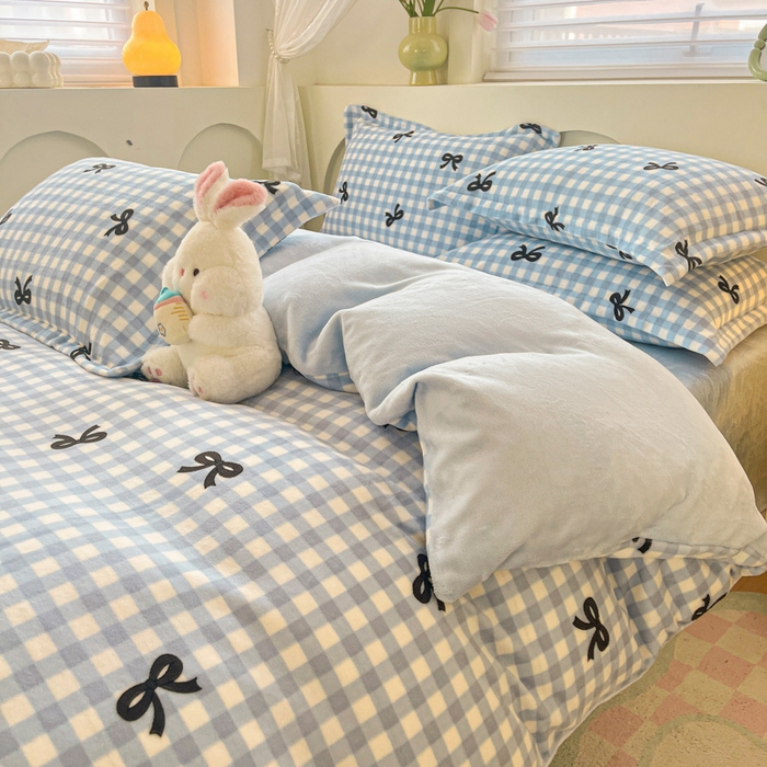 91家纺网 家纺一手货源 找家纺 梦之岛 2024新款高克重小清新印花牛奶绒保暖四件套 蝴蝶结-天蓝