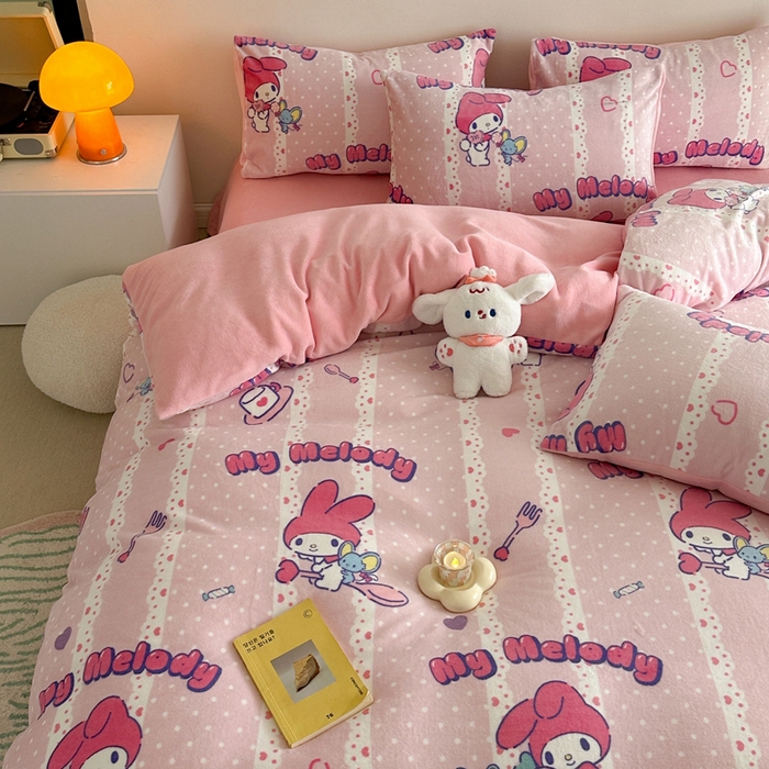 91家纺网 家纺一手货源 找家纺 2024新款三丽鸥高克重牛奶绒四件套 贪吃美乐蒂