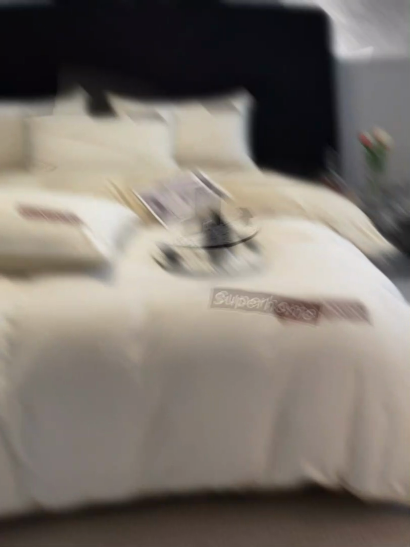 91家纺网 家纺一手货源 找家纺 笙意家纺 2025新款牛奶绒刺绣四件套-杰尼娅系列绒 杰尼亚-奶昔白+奶茶