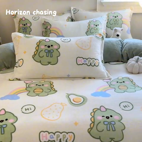 91家纺网 家纺一手货源 找家纺 名兮家居 2024新款卡通时尚风高克重牛奶绒四件套 彩虹奶龙