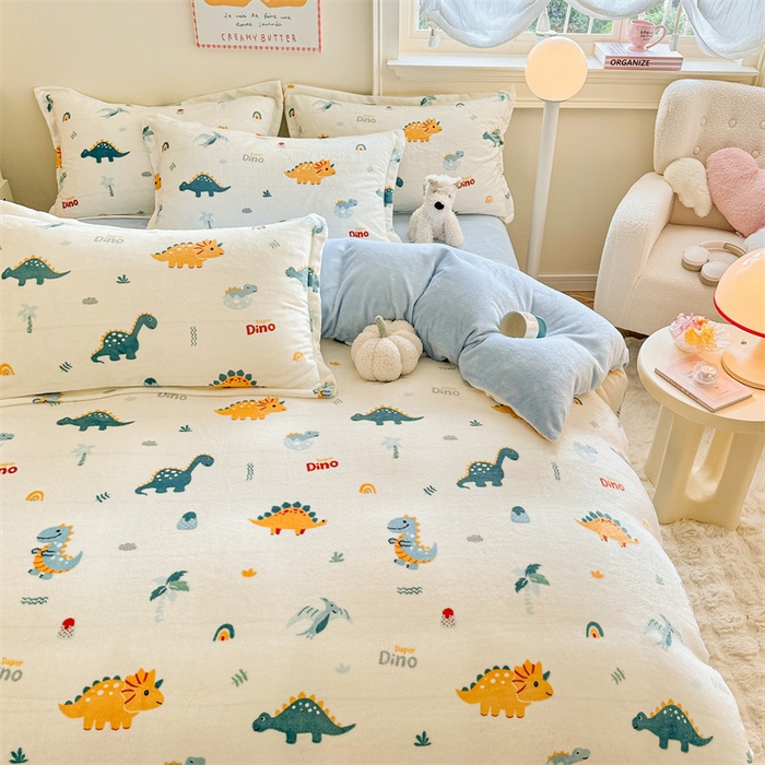 91家纺网 家纺一手货源 找家纺 名兮家居 2024新款卡通时尚风高克重牛奶绒四件套 恐龙多多