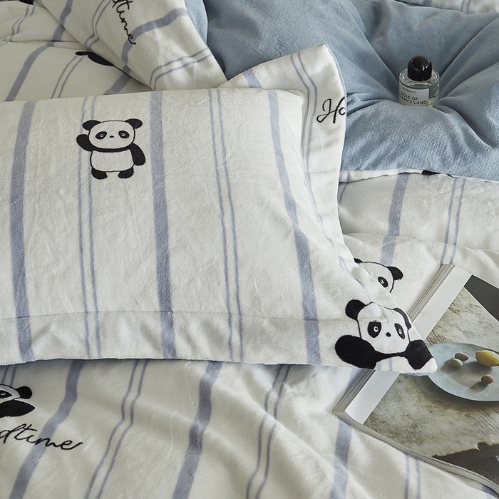 91家纺网 家纺一手货源 找家纺 千朵森 2024新款网红印花熊猫牛奶绒四件套 风格一 梵伊