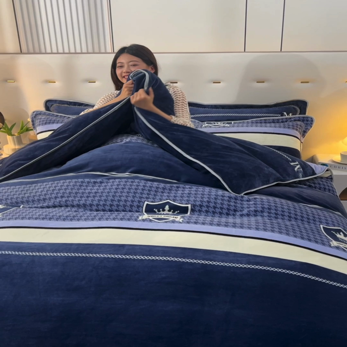 91家纺网 家纺一手货源 找家纺 静缘分 2025新款230克特厚8.5斤牛奶绒金貂绒床裙款保暖四件套-前程似锦