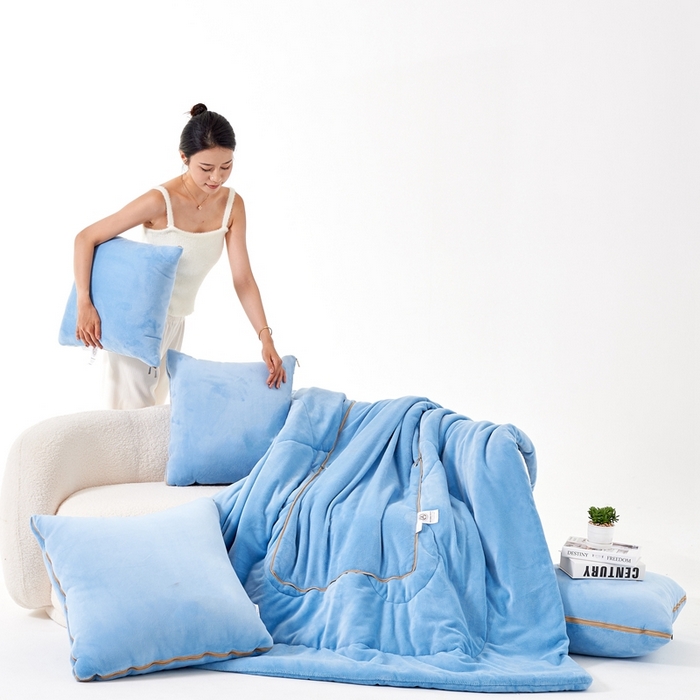 91家纺网 家纺一手货源 找家纺 照世家纺 2024新款牛奶绒纯色抱枕被（控价68/89/129/169/219） 天空蓝