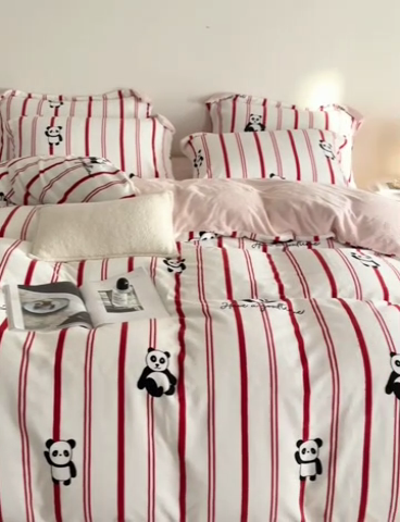 91家纺网 家纺一手货源 找家纺 千朵森 2024新款网红印花熊猫牛奶绒四件套 风格一 西雅图