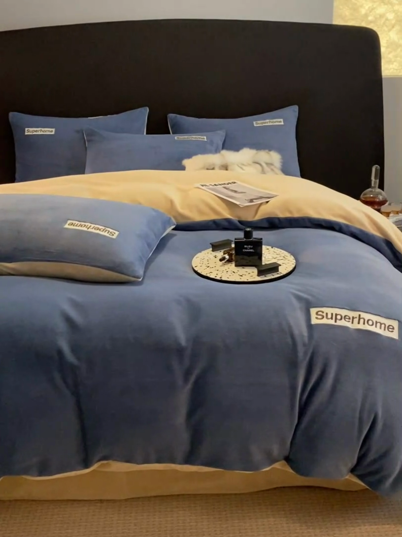 91家纺网 家纺一手货源 找家纺 笙意家纺 2025新款牛奶绒刺绣四件套-杰尼娅系列绒 杰尼亚-宾利蓝+奶茶