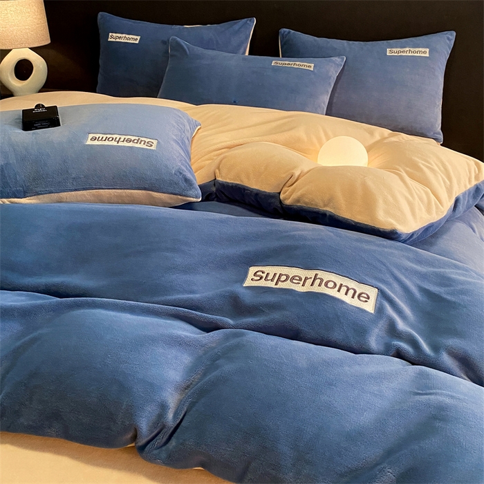 91家纺网 家纺一手货源 找家纺 笙意家纺 2025新款牛奶绒刺绣四件套-杰尼娅系列绒 杰尼亚-宾利蓝+奶茶