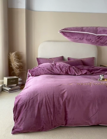 91家纺网 家纺一手货源 找家纺 千朵森 2024新款高端锦丝绒四件套-杰西卡 风格二 杰西卡-紫色