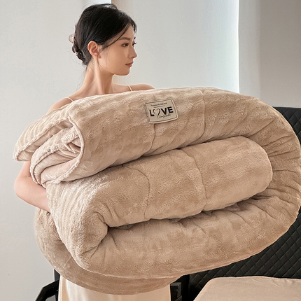 91家纺网 家纺一手货源 找家纺 （总）2024新款1保暖兔绒牛奶绒冬被-场景二
