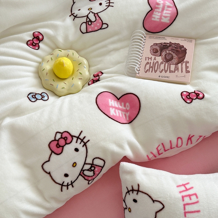 91家纺网 家纺一手货源 找家纺 2024新款三丽鸥高克重牛奶绒四件套 爱心KT猫