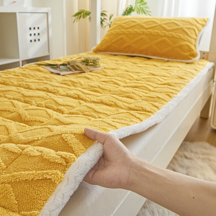 91家纺网 家纺一手货源 找家纺 卡伦家纺 2025新款塔芙绒加厚保暖床垫单人宿舍床垫 柠檬黄