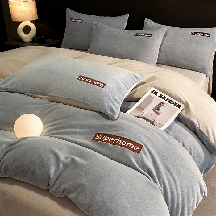 91家纺网 家纺一手货源 找家纺 笙意家纺 2025新款牛奶绒刺绣四件套-杰尼娅系列绒 杰尼亚-海清+山灰