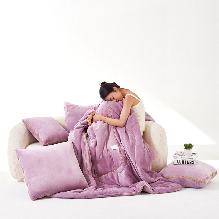 91家纺网 家纺一手货源 找家纺 照世家纺 2024新款牛奶绒纯色抱枕被（控价68/89/129/169/219） 香芋紫