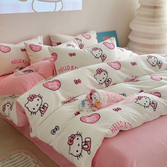 91家纺网 家纺一手货源 找家纺 2024新款三丽鸥高克重牛奶绒四件套 爱心KT猫