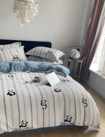 91家纺网 家纺一手货源 找家纺 千朵森 2024新款网红印花熊猫牛奶绒四件套  风格二 梵伊