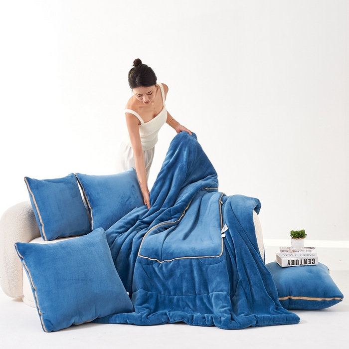 91家纺网 家纺一手货源 找家纺 照世家纺 2024新款牛奶绒纯色抱枕被（控价68/89/129/169/219） 宝石蓝