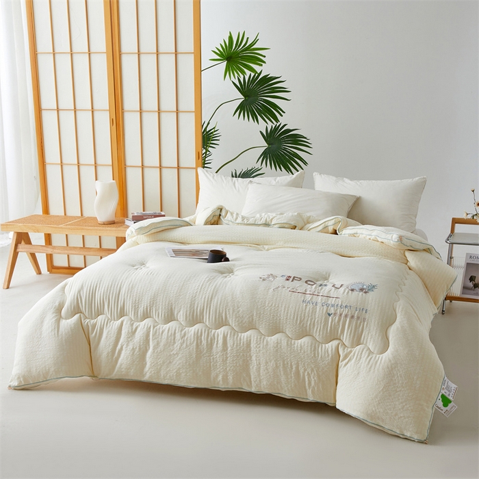 91家纺网 家纺一手货源 找家纺 爱宝被业 2025新款泡芙棉刺绣被被 泡芙棉-奶油白