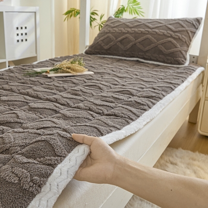 91家纺网 家纺一手货源 找家纺 卡伦家纺 2025新款塔芙绒加厚保暖床垫单人宿舍床垫 暮云灰
