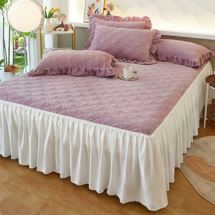 91家纺网 家纺一手货源 找家纺 缦彩 2024新款高克重牛奶绒夹棉床笠式床裙三件套 艾格梦幻紫