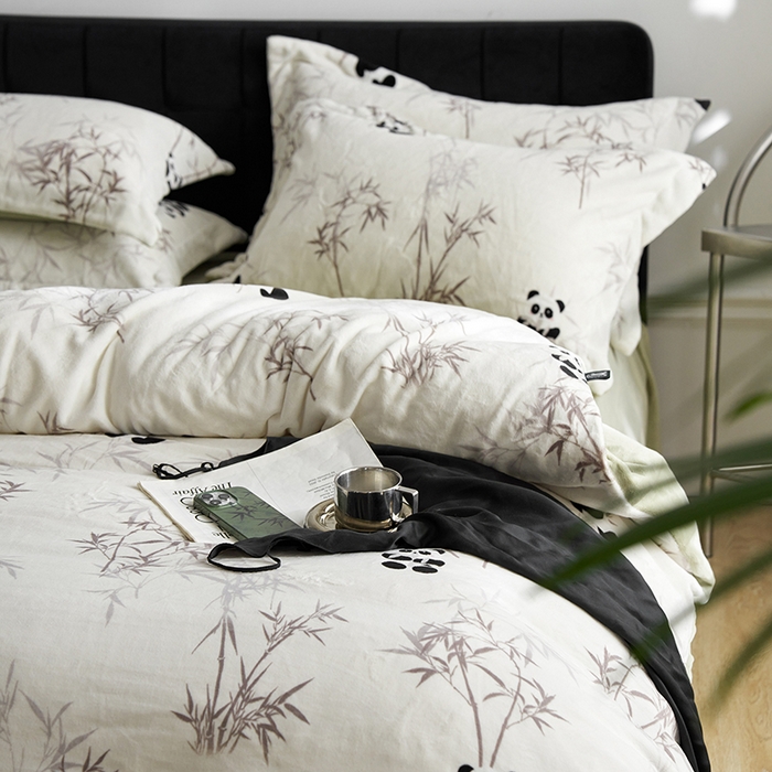 91家纺网 家纺一手货源 找家纺 千朵森 2024新款网红印花熊猫牛奶绒四件套  风格二 子初