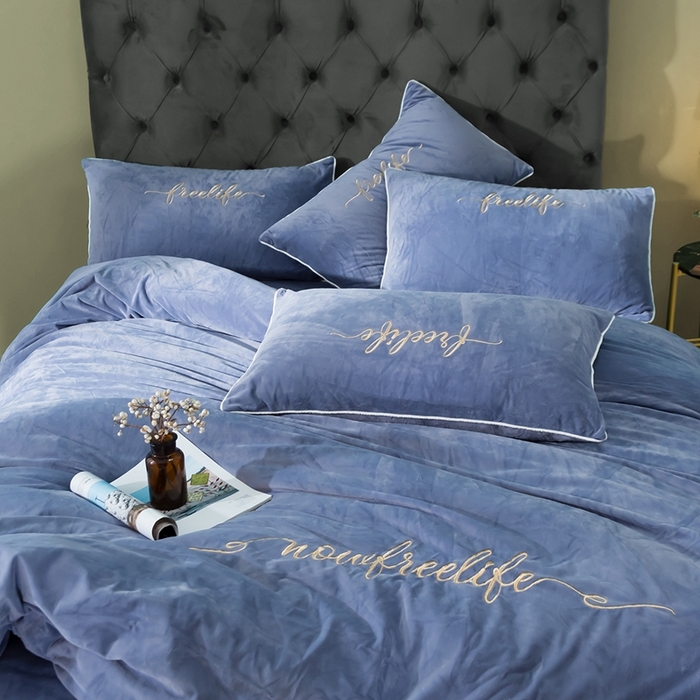 91家纺网 家纺一手货源 找家纺 千朵森 2024新款高端锦丝绒四件套-杰西卡 风格一 杰西卡-蓝灰