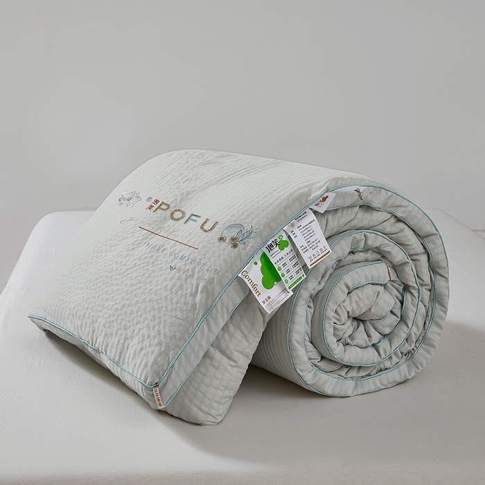 91家纺网 家纺一手货源 找家纺 爱宝被业 2025新款泡芙棉刺绣被被 泡芙棉-时尚灰