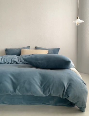 91家纺网 家纺一手货源 找家纺 千朵森 2024新款高克重纯色牛奶绒四件套 微蓝