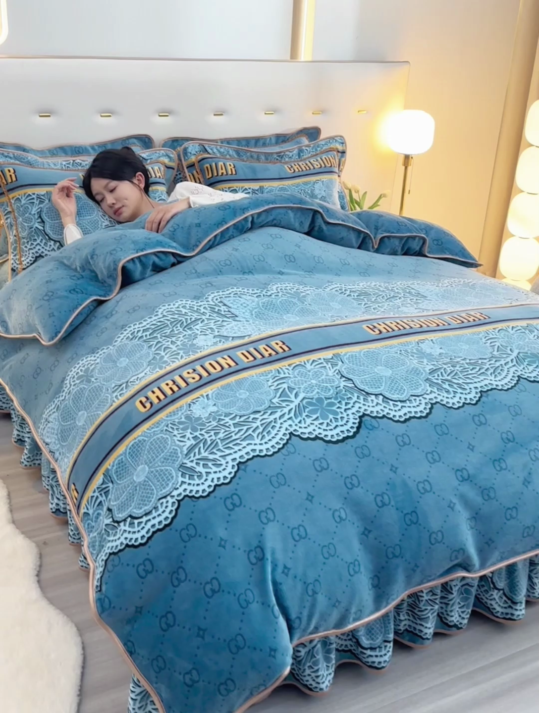 91家纺网 家纺一手货源 找家纺 静缘分 2024新款特厚8.5斤牛奶绒金貂绒床裙款保暖四件套-精雕细刻