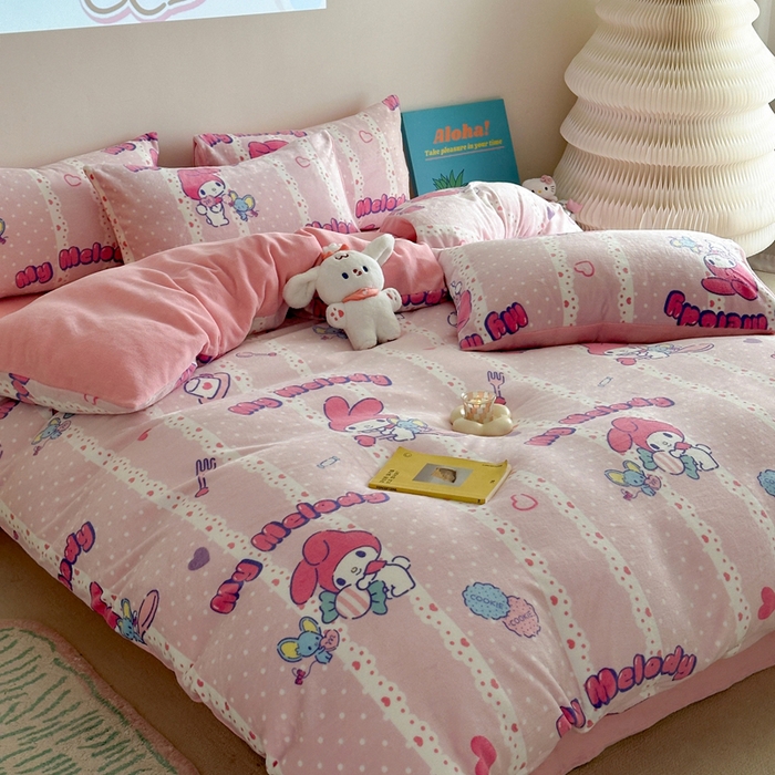 91家纺网 家纺一手货源 找家纺 2024新款三丽鸥高克重牛奶绒四件套 贪吃美乐蒂