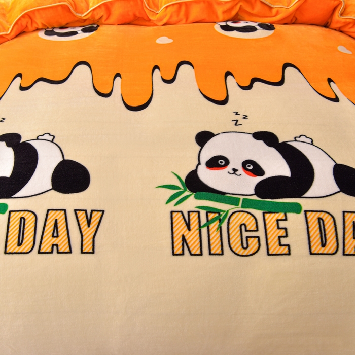 91家纺网 家纺一手货源 找家纺 静缘分 2025新款230克特厚8.5斤牛奶绒金貂绒床裙款保暖四件套-可爱熊猫