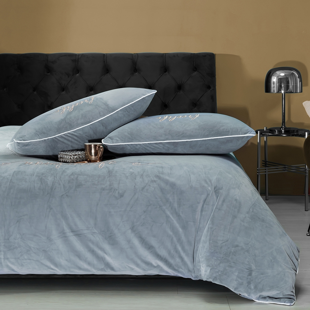 91家纺网 家纺一手货源 找家纺 千朵森 2024新款高端锦丝绒四件套-杰西卡 风格二 杰西卡烟灰