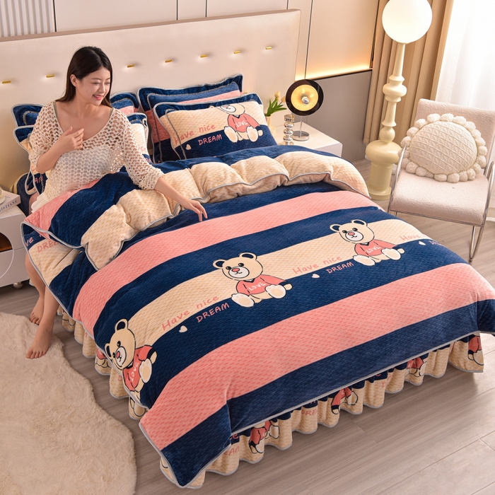 91家纺网 家纺一手货源 找家纺 静缘分 2025新款230克特厚8.5斤牛奶绒金貂绒床裙款保暖四件套-宝贝熊